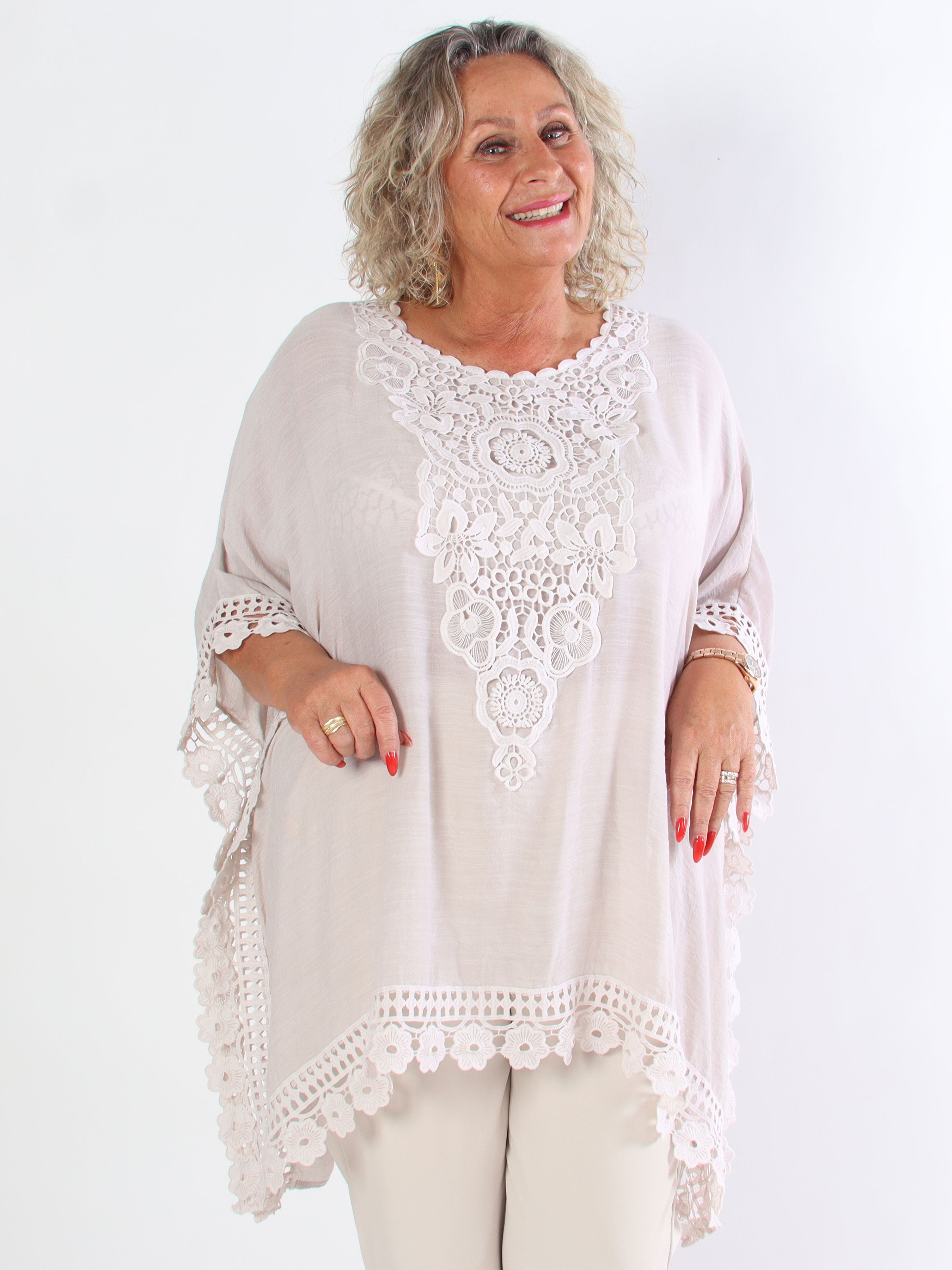 Elena - Mjuk plus size tunika i bomull med fina broderier